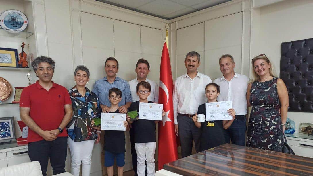 İstanbul Fuat Sezgin BİLSEM'in Başarılı Öğrenci ve Öğretmenlerine Teşekkür Belgelerini İlçe Milli Eğitim Müdürümüz Sayın İsmail GÜNDAY Taktim Etti