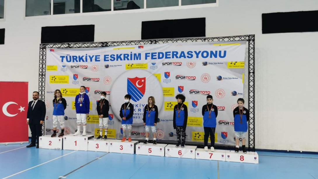 Türkiye Eskrim Federasyonu Açık Turnuvasında Erkekler U10 Flöre Kategorisinde Öğrencilerimiz 2 Madalya Birden Kazandı