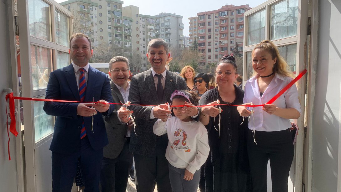 Ataşehir Halk Eğitim Cemile Besler Kurs Merkezi Geri Dönüşüm Kütüphanesi Açıldı