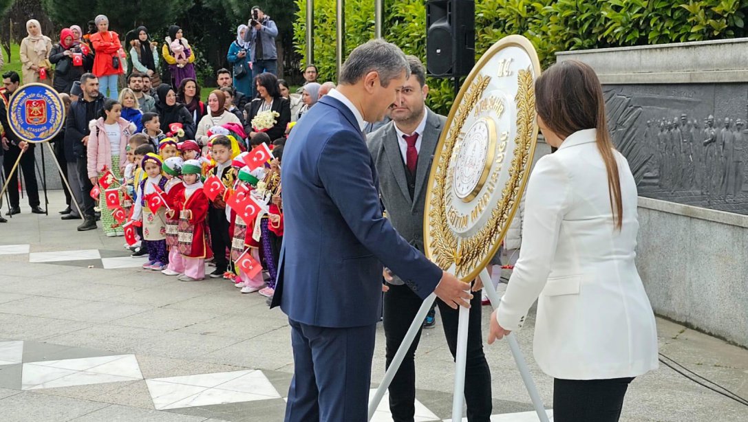 23 Nisan Ulusal Egemenlik ve Çocuk Bayramı Çelenk Sunma Töreni Ataşehir Cumhuriyet Meydanında Gerçekleştirildi.