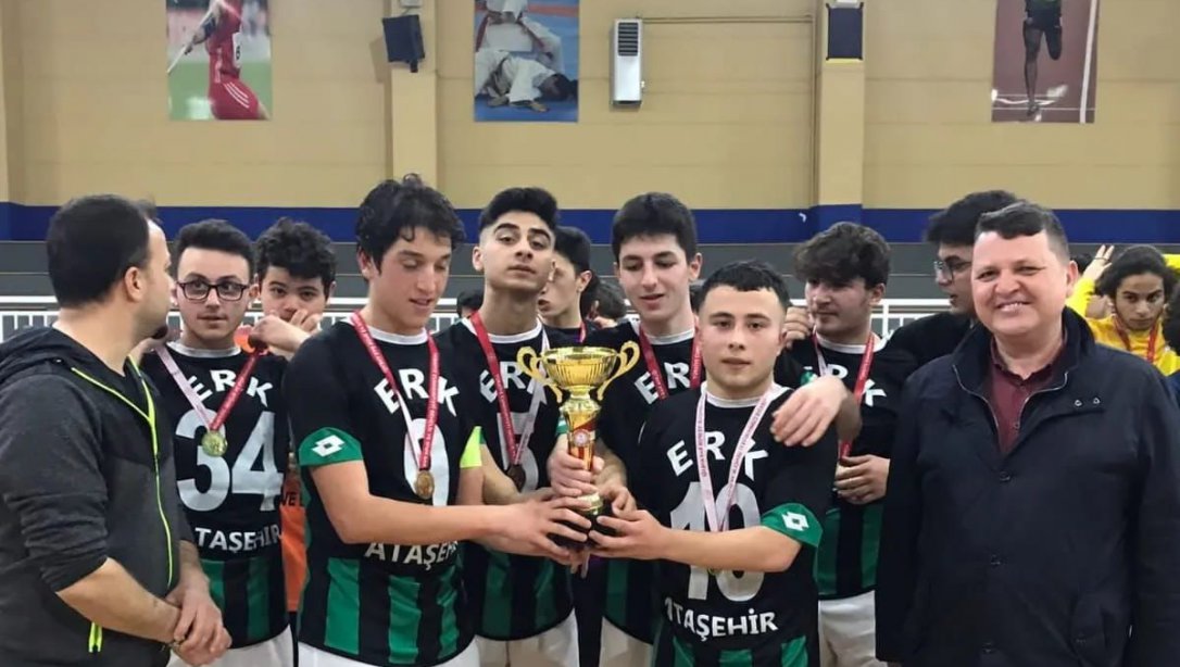 Dr. Nureddin Erk-Perihan Erk MTAL Futsal takımı, İlçe Turnuvası Finalinde Kupayı Aldı.