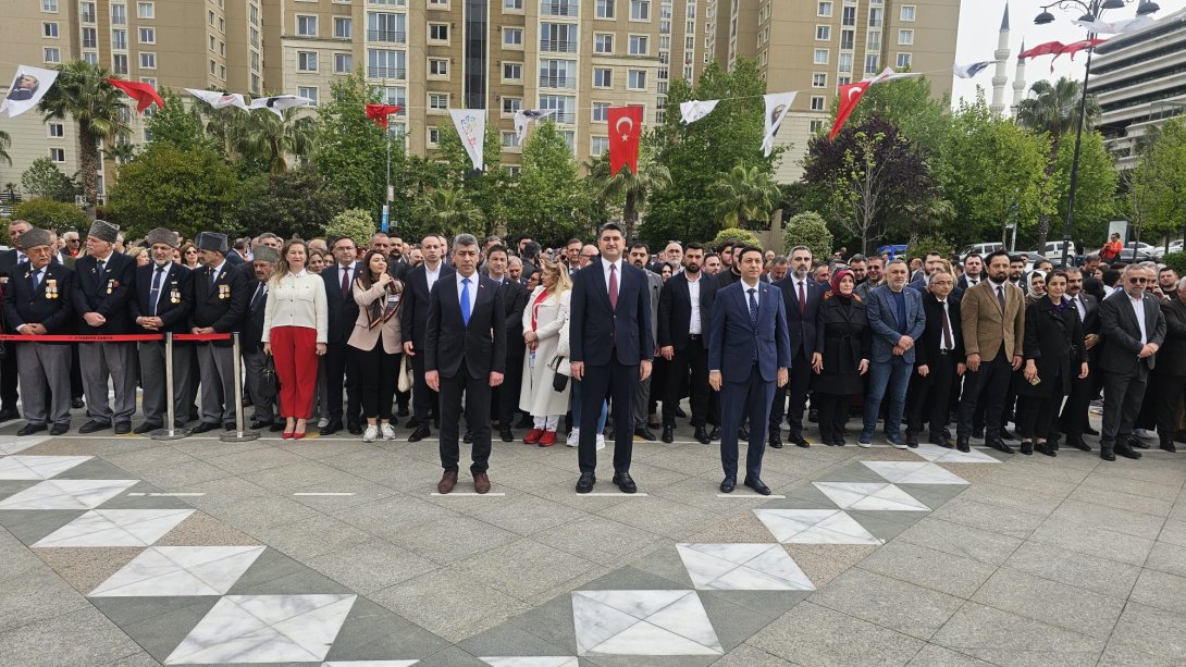 23 Nisan Ulusal Egemenlik ve Çocuk Bayramı Çelenk Sunma Töreni Ataşehir Cumhuriyet Meydanında Gerçekleştirildi.