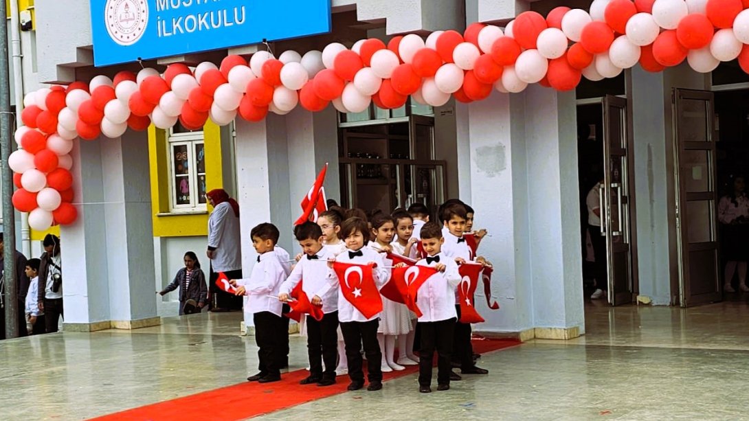 23 Nisan Ulusal Egemenlik ve Çocuk Bayramı İlçe Programı Mustafa Öncel İlkokulunda Gerçekleştirildi