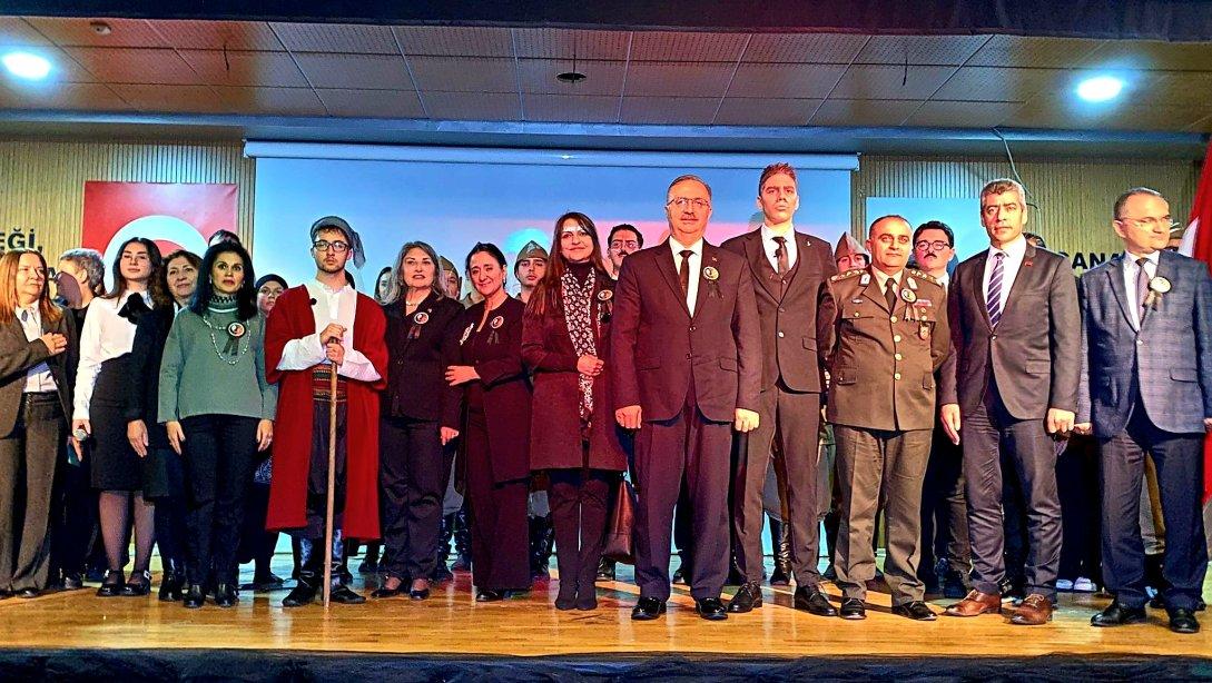 10 Kasım Atatürk'ü Anma Günü Programı Atatürk Anıtı'na Çelenk Sunma Töreni ve Ataşehir 100. Yıl Cumhuriyet Anadolu Lisesinin Hazırladığı Anma Programıyla Gerçekleştirildi