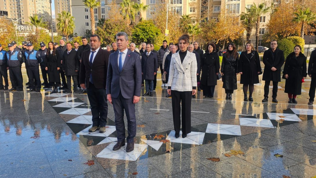 24 Kasım Öğretmenler Günü Dolayısıyla Cumhuriyet Meydanında Çelenk Atatürk Anıtına Sunma Töreni Yapıldı